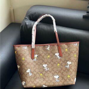 NWT Coach X Peanuts City Tote In With Snoopy Woodstock